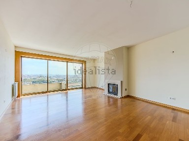 Apartamento T3 à venda na Rua Camilo Castelo Branco