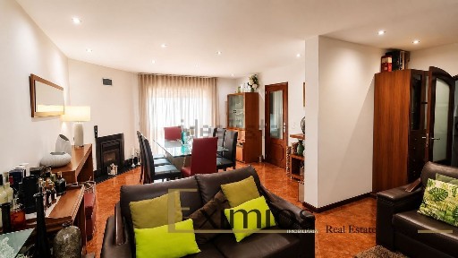 Apartamento T3 à venda em Baguim do Monte