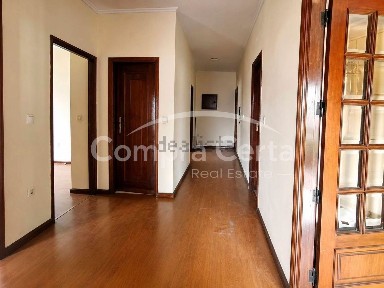 Apartamento T3 à venda na Rua Gomes de Amorim