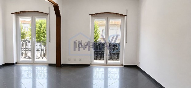 Apartamento T3 à venda na Travessa Dona Maria Flor