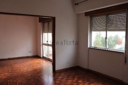 Apartamento T3 à venda na Rua de Angola, 28