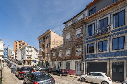 Apartamento T2 à venda na Rua de Padre Cruz, 82