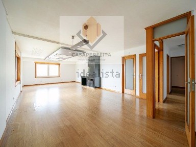 Apartamento T3 à venda na Rua Fojo