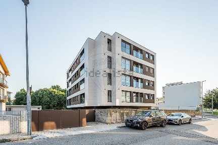 Apartamento T1 à venda na Avenida do Doutor Antunes Guimarães
