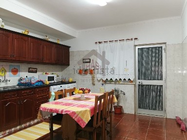 Apartamento T3 à venda na Rua General Vasco Gonçalves, 48