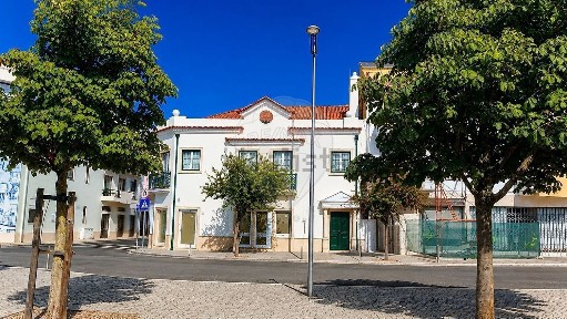 Apartamento T3 à venda no Largo de José Duarte Coelho