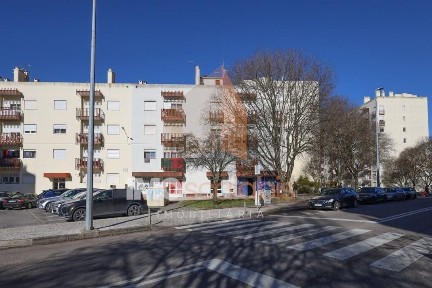 Apartamento T3 à venda na Avenida Madre Andaluz s/n