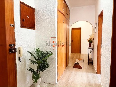 Apartamento T3 à venda na Avenida Defensores de Chaves