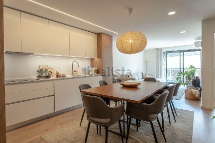 Apartamento T2 à venda na Rua 28 de Janeiro