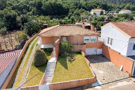 Moradia independente à venda em Lousã