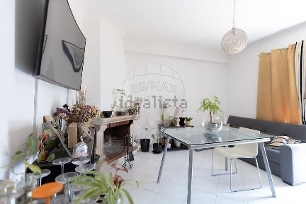 Apartamento T3 à venda na Rua Engenheiro João Neves de Noronha