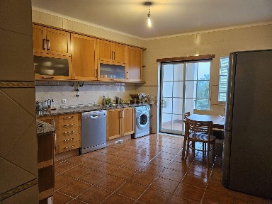 Apartamento T3 à venda na Rua Henrique Abreu