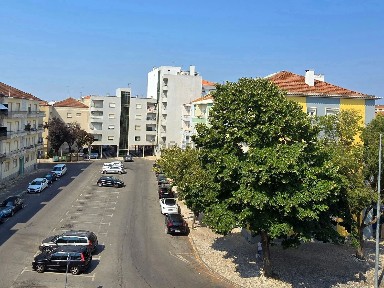 Apartamento T2 à venda na Praceta Jaime Cortesão, 1
