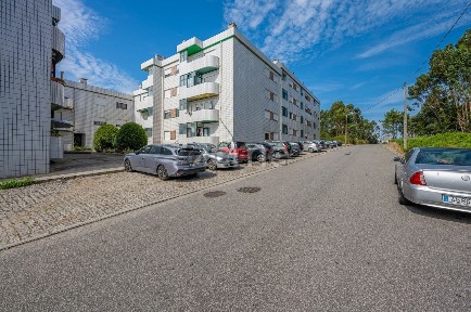 Apartamento T2 à venda na Rua Alto da Costa, 261