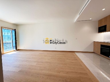 Apartamento T1 à venda em Aliados - Clérigos - Carlos Alberto