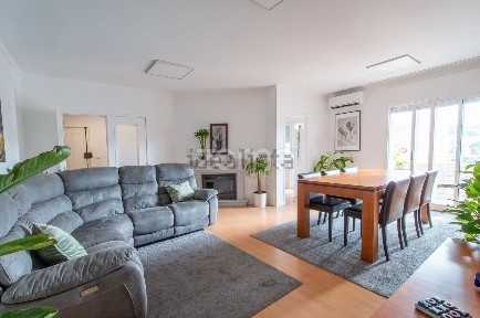 Apartamento T3 à venda na Rua Padre Joaquim das Neves, 967