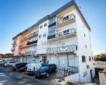 Apartamento T3 à venda na Rua das Azinheiras
