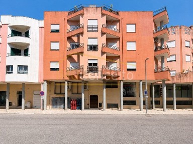 Apartamento T2 à venda na Rua Dona Inês de Castro, 6