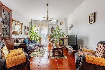 Apartamento T3 à venda na Rua Nova do Açude