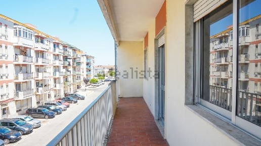 Apartamento T3 à venda na Rua Arneiro dos Corvos