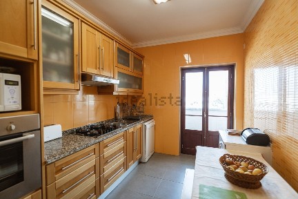 Apartamento T4 à venda na Rua Padre João Rodrigues Ribeiro