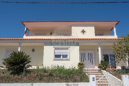 Souselas e Botão, Rua Caleiras