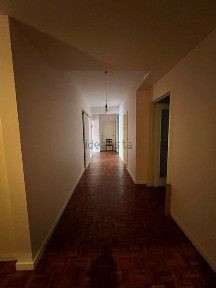 Apartamento T4 à venda na Rua Afonso Lopes Vieira, 186