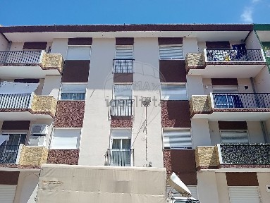 Apartamento T3 à venda na Rua 25 de Abril