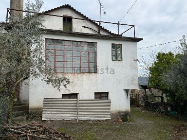 Moradia independente à venda em Tábua