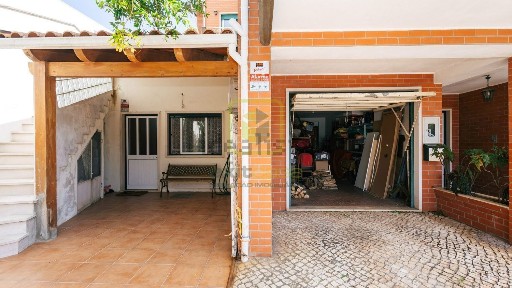 Moradia geminada à venda nos Olivais