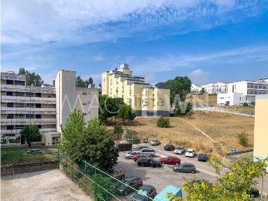 Apartamento T2 à venda na Rua Cidade de Parthenay