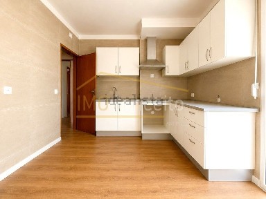 Apartamento T3 à venda em São Vicente - São João - Alferrarede