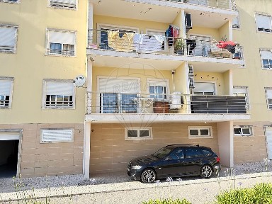 Apartamento T2 à venda na Rua Octávio Nunes Godinho
