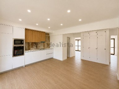 Apartamento T3 à venda na Rua Torres Pinheiro