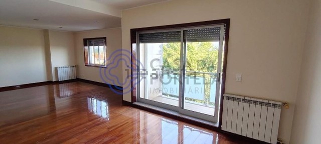 Apartamento T3 à venda em Castêlo da Maia