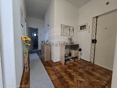 Apartamento T2 à venda na Rua Professor Abílio Meireles
