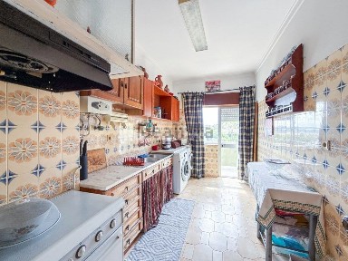 Apartamento T2 à venda na Rua Afonso Vasques Correia, 53