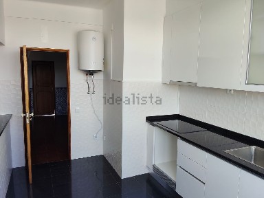 Apartamento T4 à venda na Rua Padre João Rodrigues Ribeiro