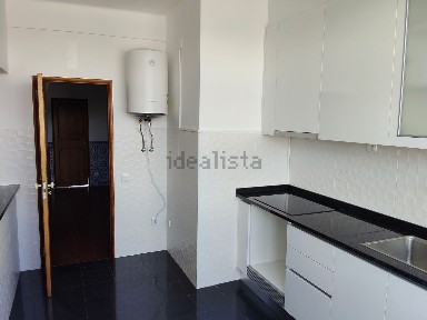 Apartamento T4 à venda na Rua Padre João Rodrigues Ribeiro