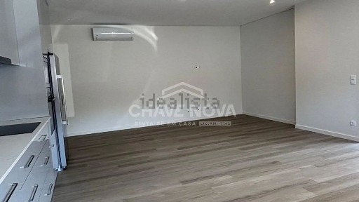 Apartamento T3 à venda na Rua dr. jorge ferreira jorge