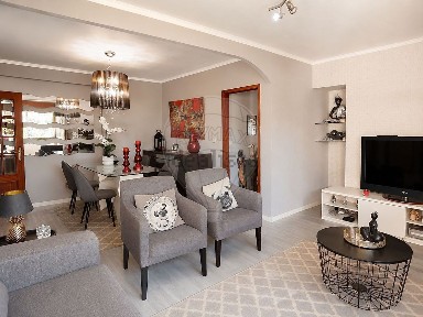 Apartamento T2 à venda na Rua Adelaide Estrada