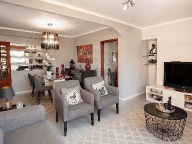 Apartamento T2 à venda na Rua Adelaide Estrada