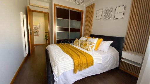 Apartamento T3 à venda na Rua Azinhaga dos Macedos