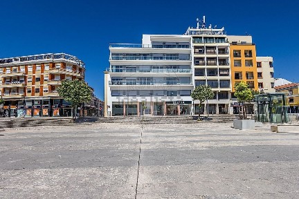 Apartamento T3 à venda na Rua Mouzinho de Albuquerque