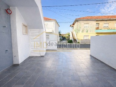 Apartamento T3 à venda na Rua António Gomes de Oliveira, 2