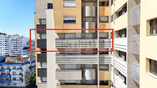 Apartamento T4 à venda na Praceta João Caetano Brás