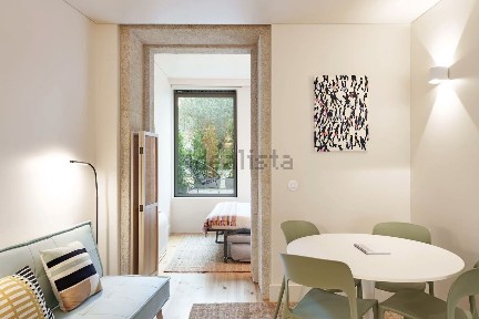 Apartamento T1 à venda na Rua de Fernandes Tomás s/n
