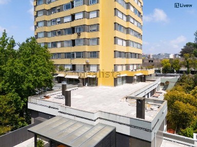 Apartamento T3 à venda na Rua de Eugénio de Castro