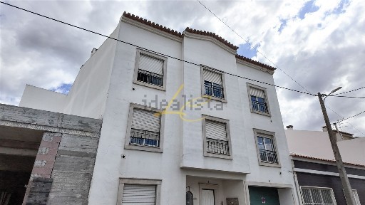 Apartamento T2 à venda na Rua Bernardo Gonçalves, 4