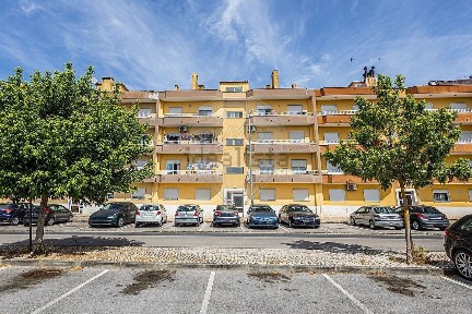 Apartamento T3 à venda na Rua Fernando Figueiredo